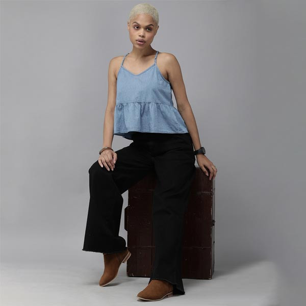 The Lifestyle Co Blue Solid Sleeveless Denim Empire Crop Top