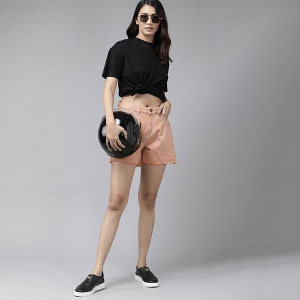 Women Peach-Coloured Loose Fit Solid Pure Cotton Denim Shorts